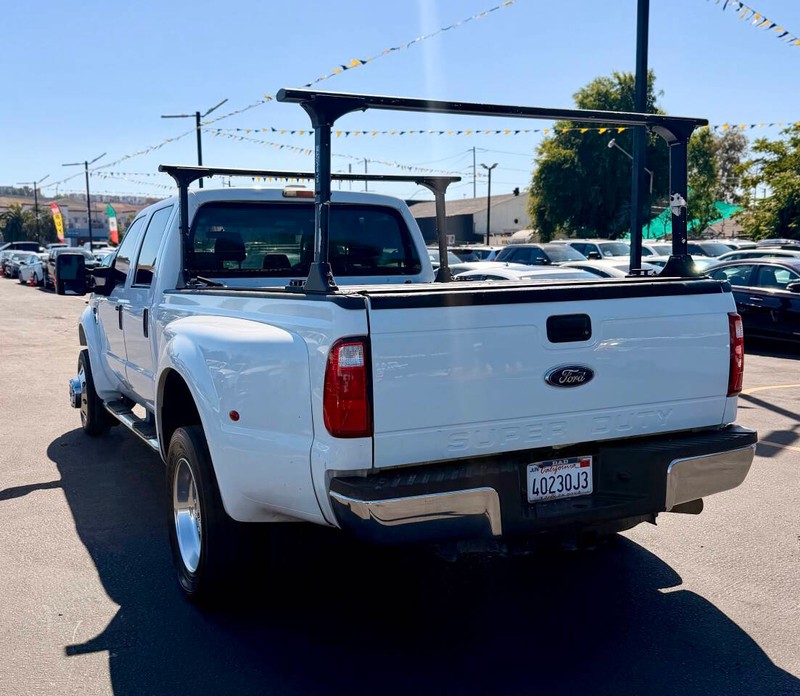 Ford Super Duty F-450 DRW Vehicle Full-screen Gallery Image 03