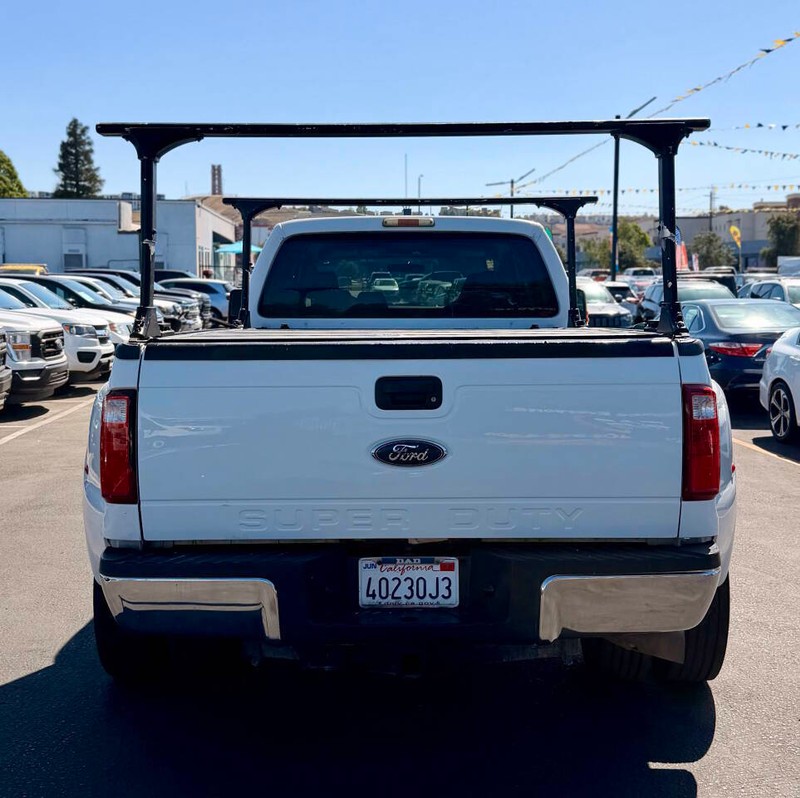 Ford Super Duty F-450 DRW Vehicle Full-screen Gallery Image 04