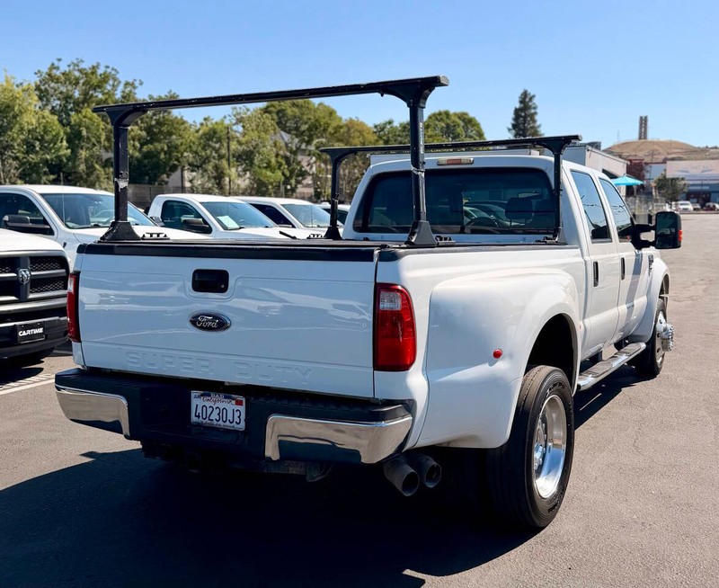 Ford Super Duty F-450 DRW Vehicle Full-screen Gallery Image 05
