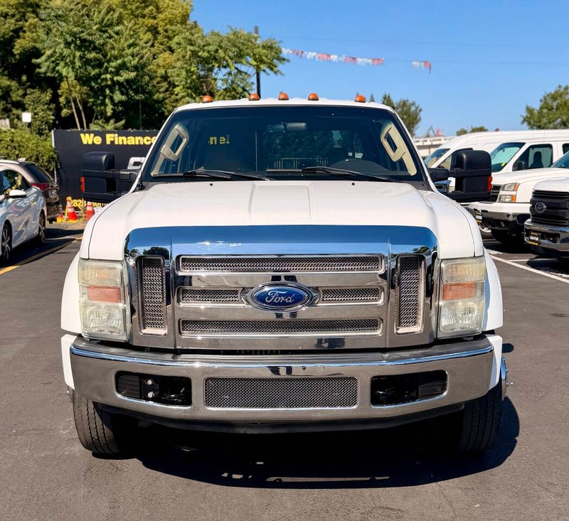 Ford Super Duty F-450 DRW Vehicle Full-screen Gallery Image 07