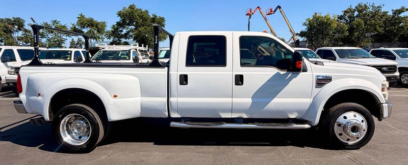 Ford Super Duty F-450 DRW Vehicle Full-screen Gallery Image 08