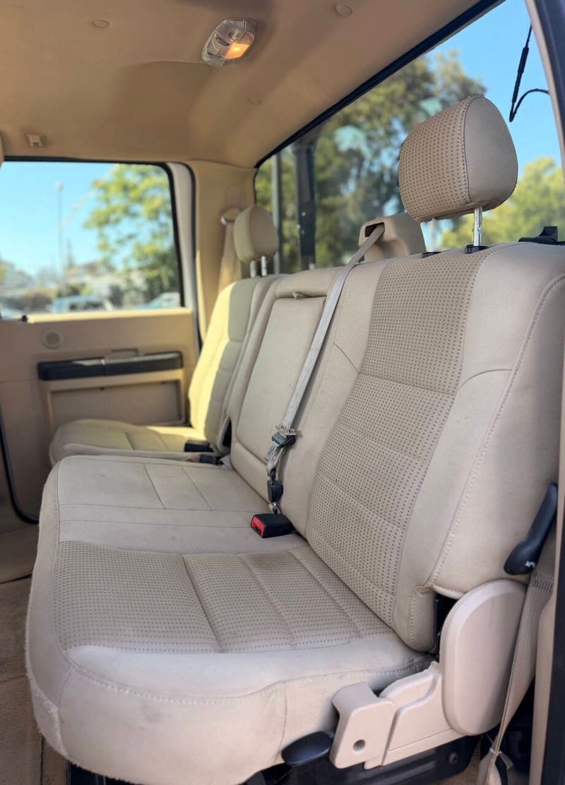 Ford Super Duty F-450 DRW Vehicle Full-screen Gallery Image 14