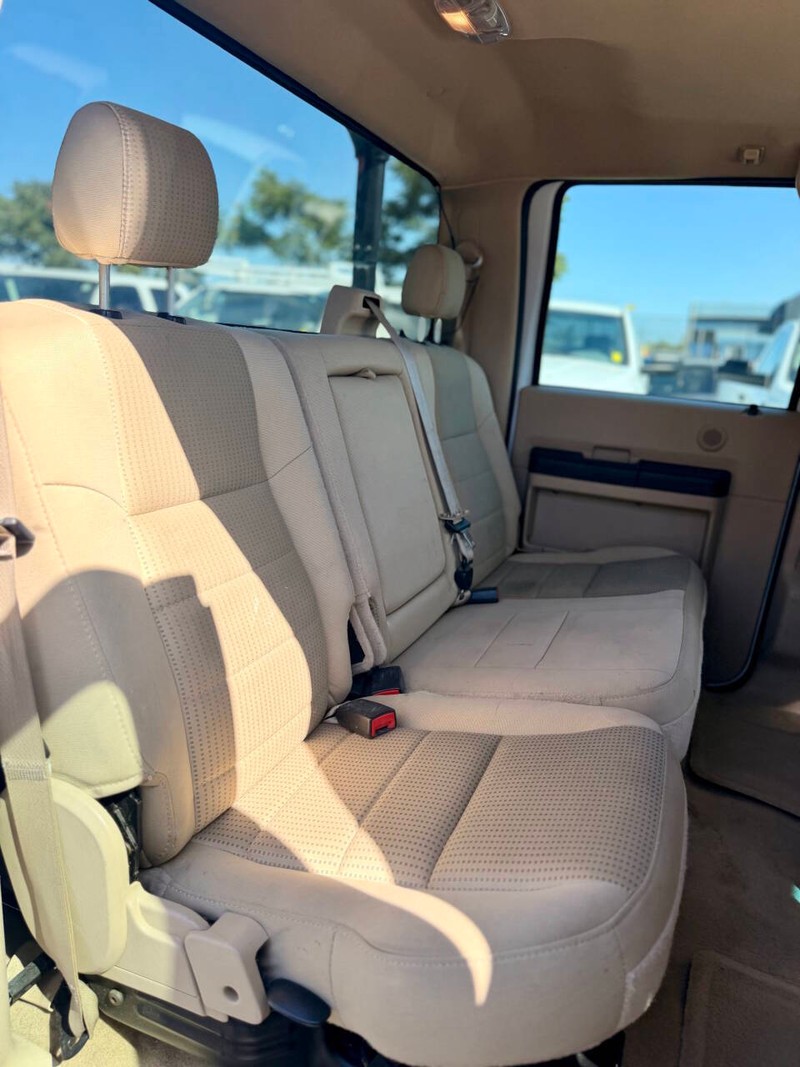 Ford Super Duty F-450 DRW Vehicle Full-screen Gallery Image 15
