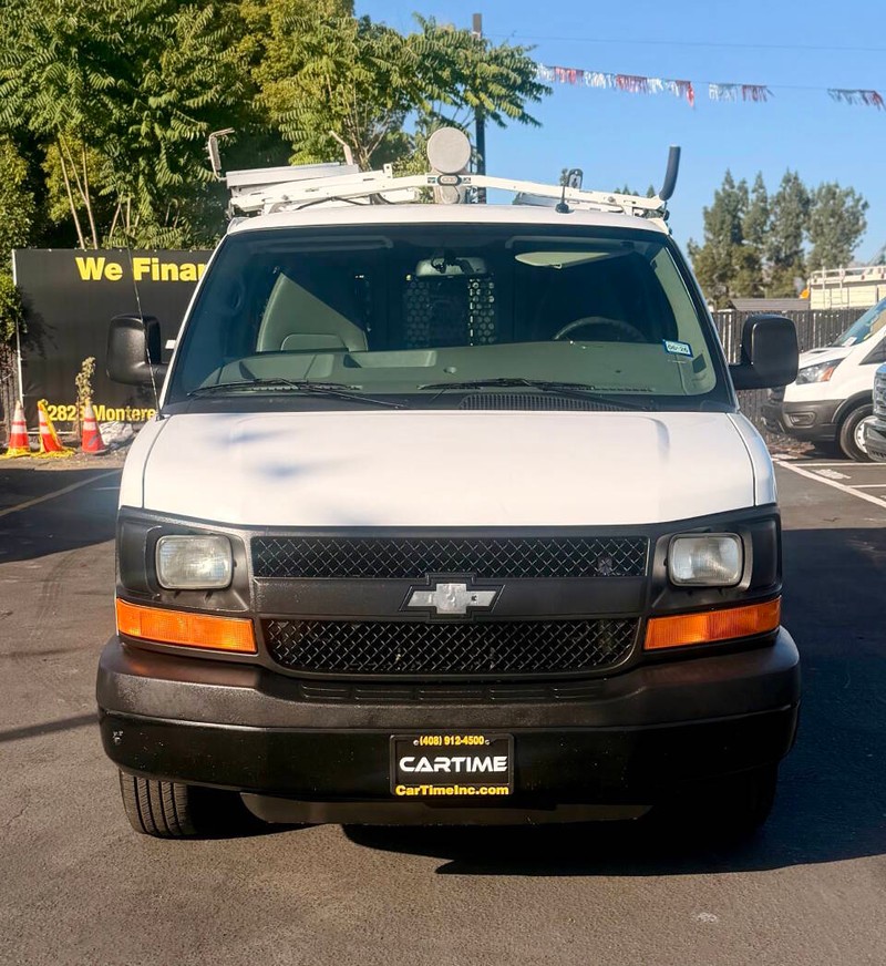 Chevrolet Express Cargo Van Vehicle Full-screen Gallery Image 03