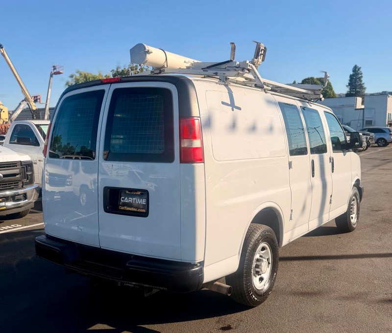 Chevrolet Express Cargo Van Vehicle Full-screen Gallery Image 04