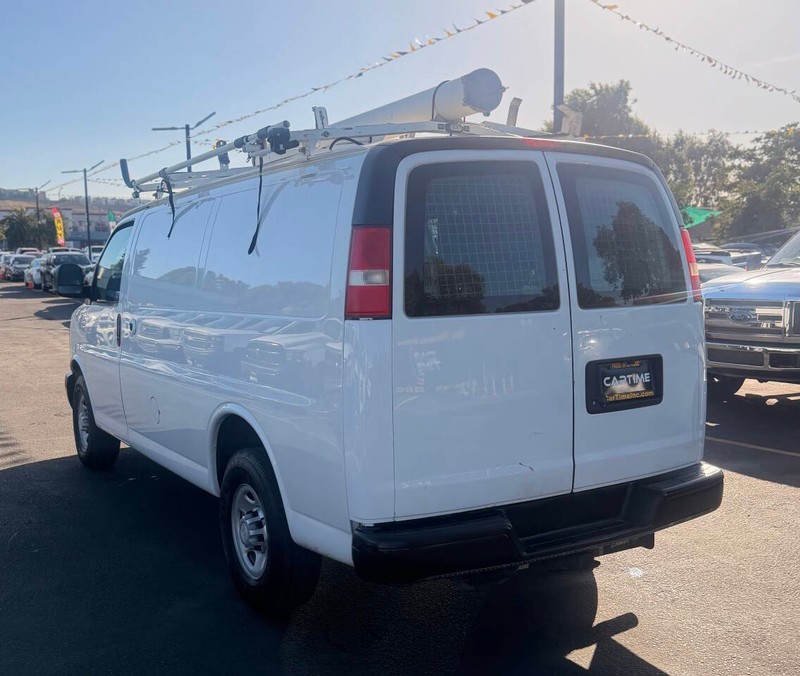 Chevrolet Express Cargo Van Vehicle Full-screen Gallery Image 06