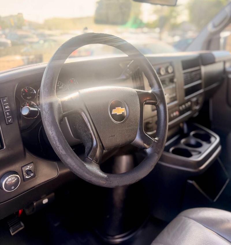 Chevrolet Express Cargo Van Vehicle Full-screen Gallery Image 09