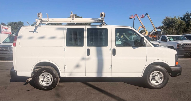Chevrolet Express Cargo Van Vehicle Full-screen Gallery Image 10