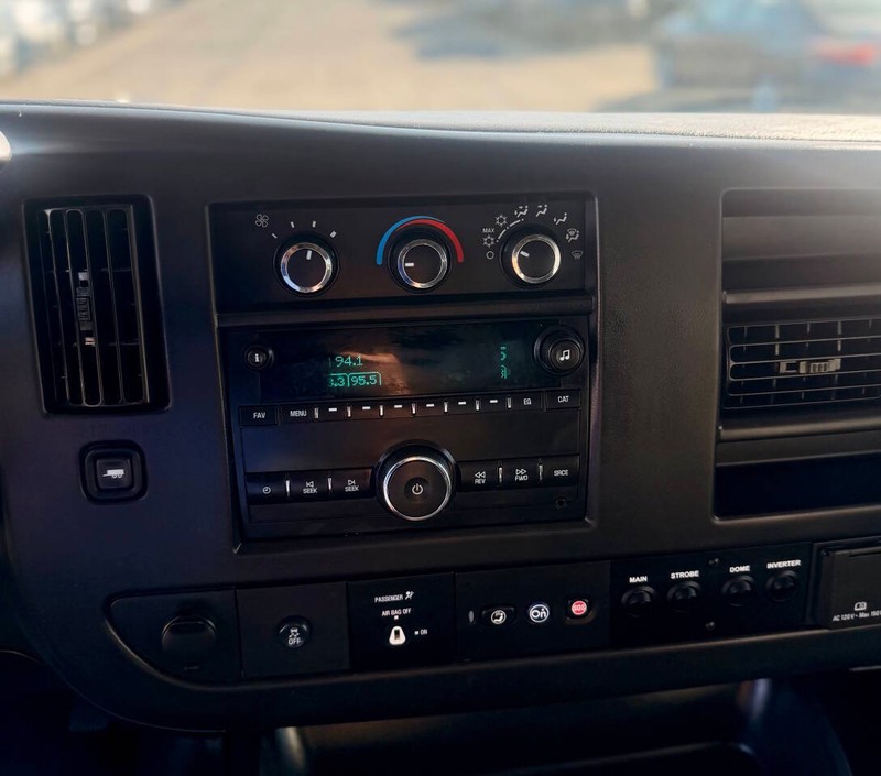 Chevrolet Express Cargo Van Vehicle Full-screen Gallery Image 13