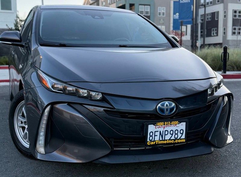 Toyota Prius Prime Vehicle Full-screen Gallery Image 02