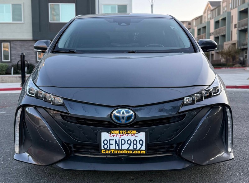Toyota Prius Prime Vehicle Full-screen Gallery Image 03
