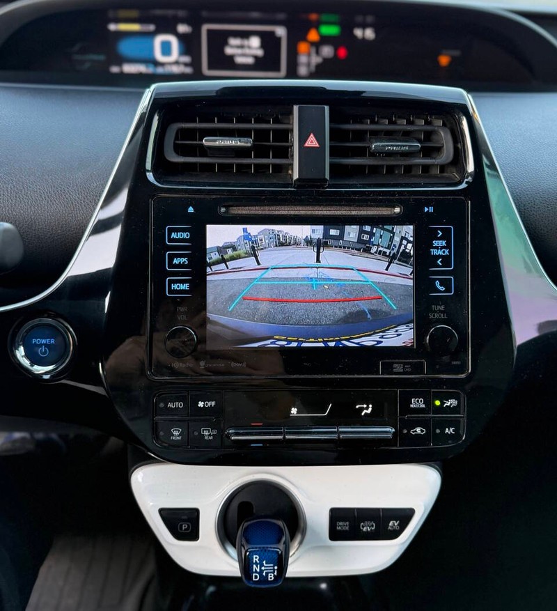 Toyota Prius Prime Vehicle Full-screen Gallery Image 11