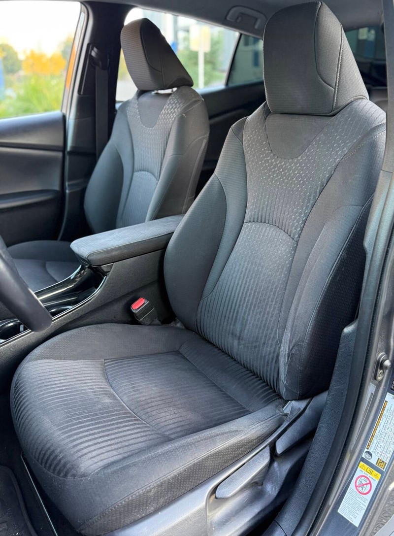 Toyota Prius Prime Vehicle Full-screen Gallery Image 12