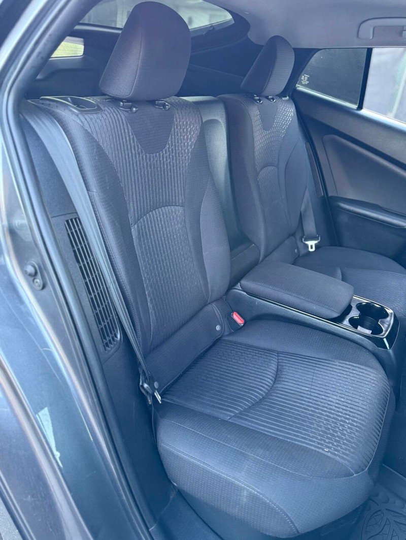 Toyota Prius Prime Vehicle Full-screen Gallery Image 14