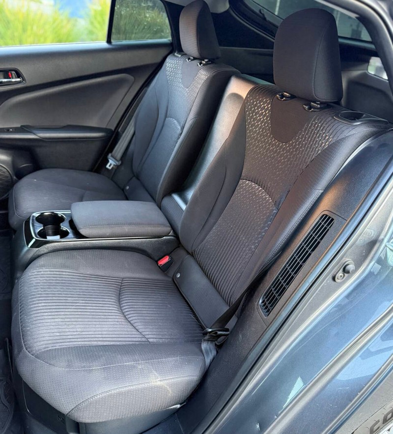 Toyota Prius Prime Vehicle Full-screen Gallery Image 15