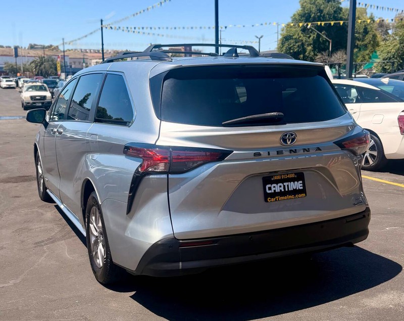 Toyota Sienna Vehicle Full-screen Gallery Image 04
