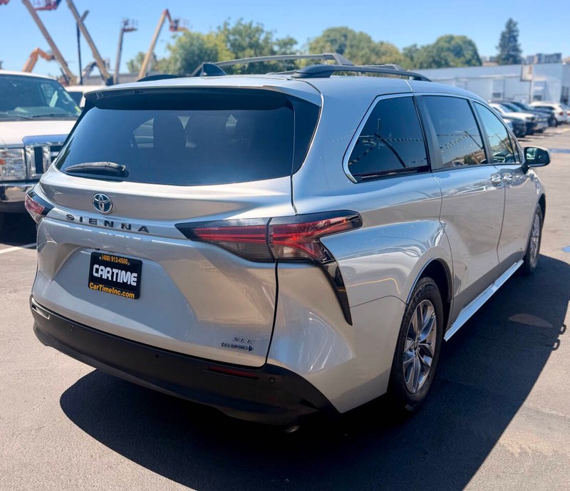 Toyota Sienna Vehicle Full-screen Gallery Image 07