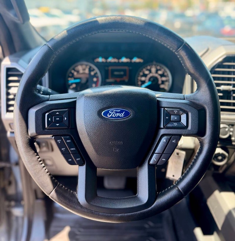 Ford F-150 Vehicle Full-screen Gallery Image 07