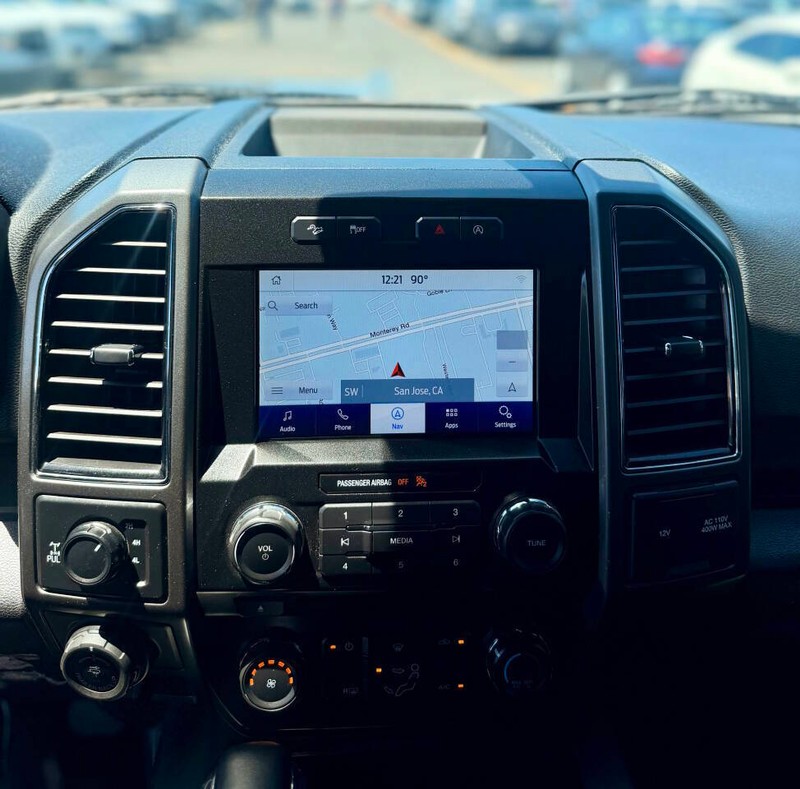 Ford F-150 Vehicle Full-screen Gallery Image 11