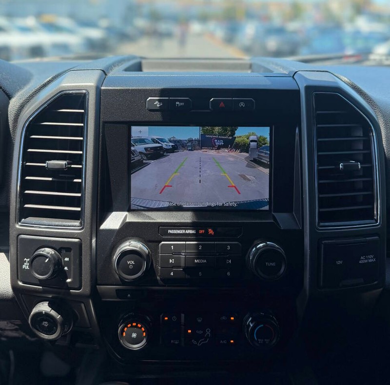 Ford F-150 Vehicle Full-screen Gallery Image 12
