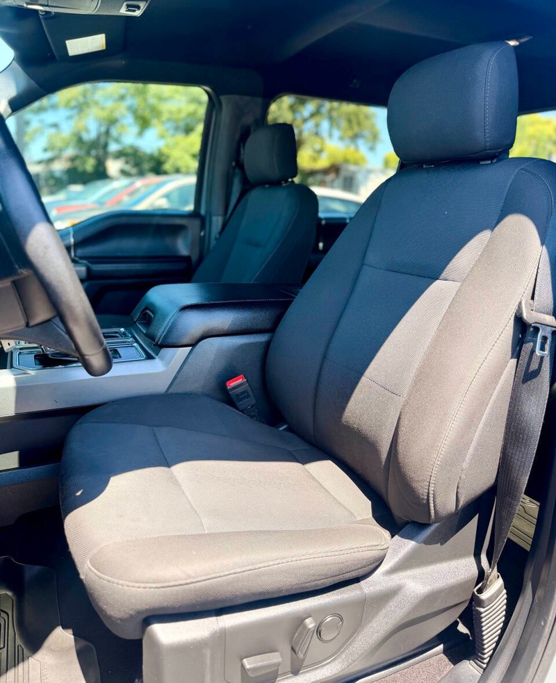 Ford F-150 Vehicle Full-screen Gallery Image 13