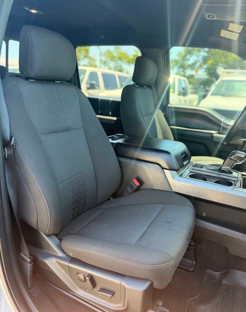 Ford F-150 Vehicle Full-screen Gallery Image 14
