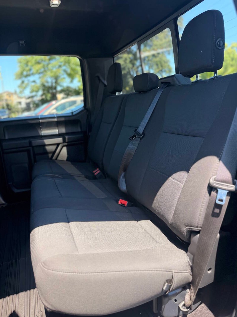 Ford F-150 Vehicle Full-screen Gallery Image 15