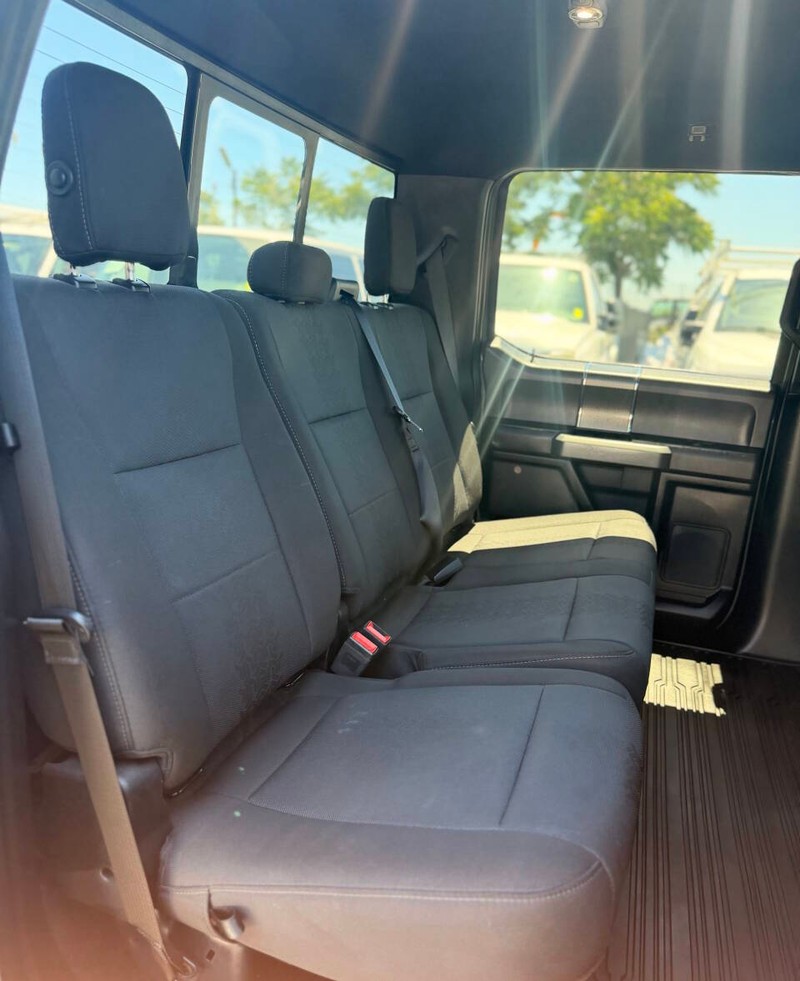 Ford F-150 Vehicle Full-screen Gallery Image 16