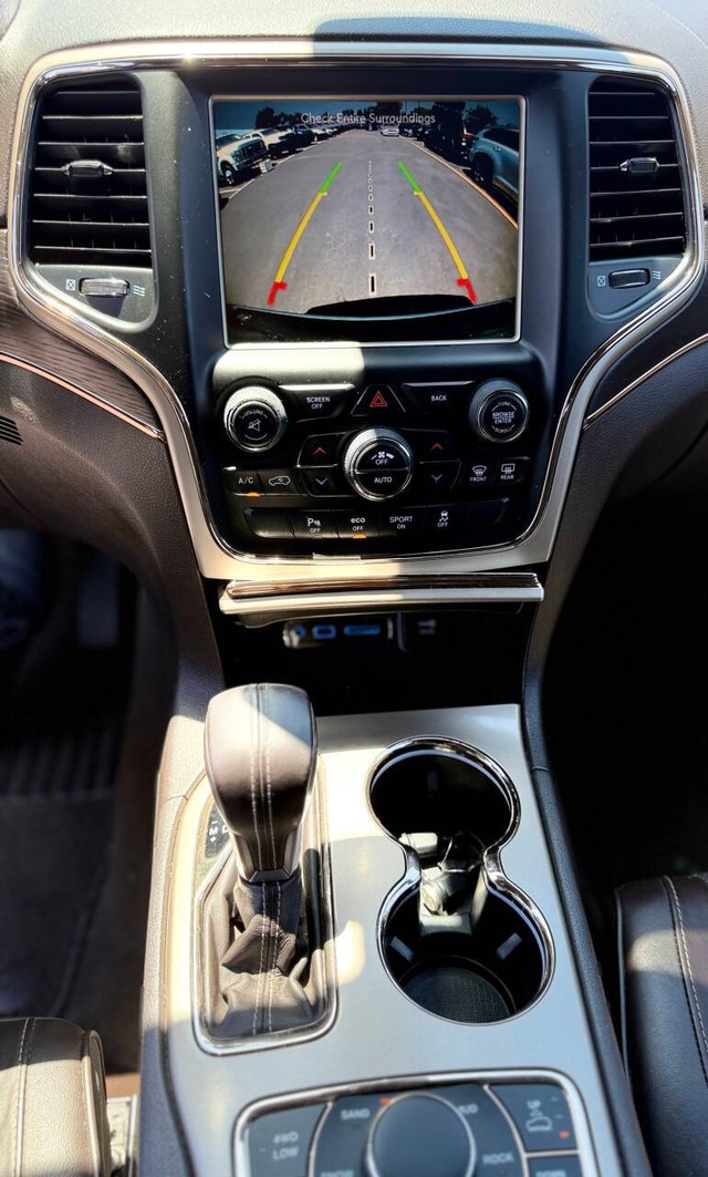 Jeep Grand Cherokee Vehicle Full-screen Gallery Image 10