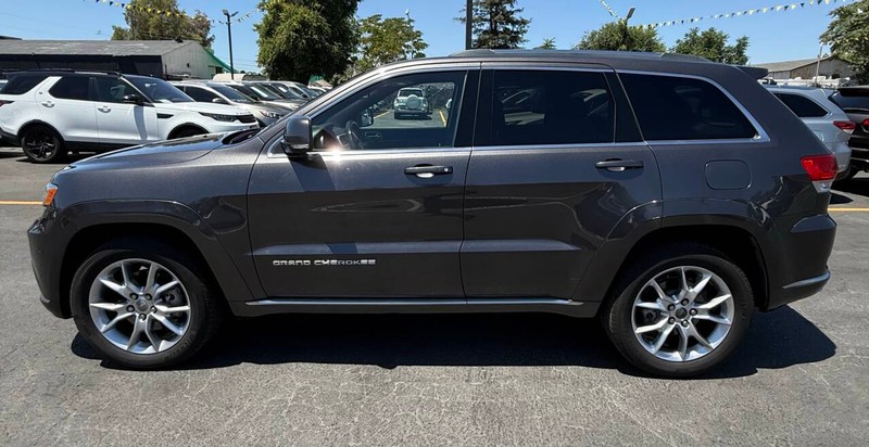 Jeep Grand Cherokee Vehicle Full-screen Gallery Image 02