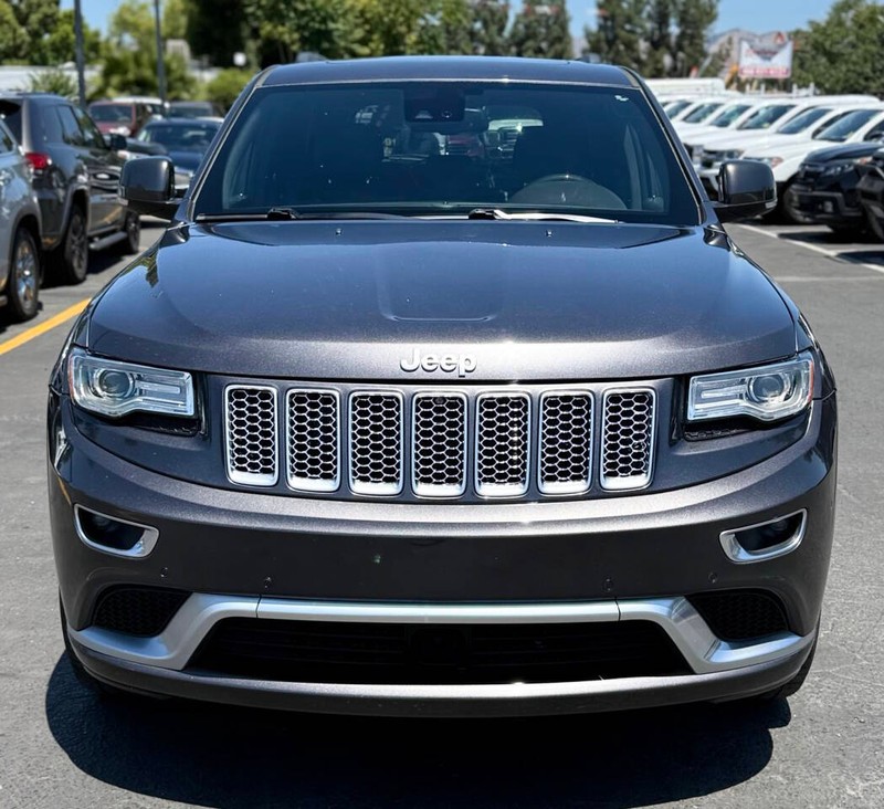 Jeep Grand Cherokee Vehicle Full-screen Gallery Image 03