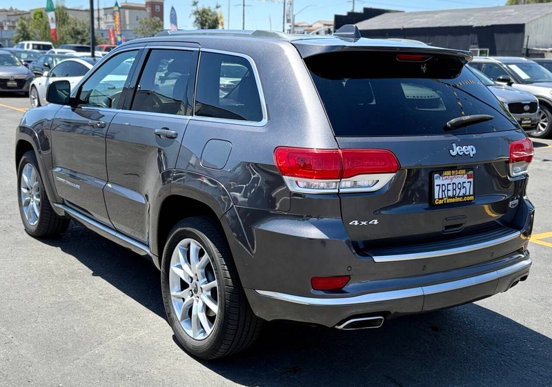 Jeep Grand Cherokee Vehicle Full-screen Gallery Image 07