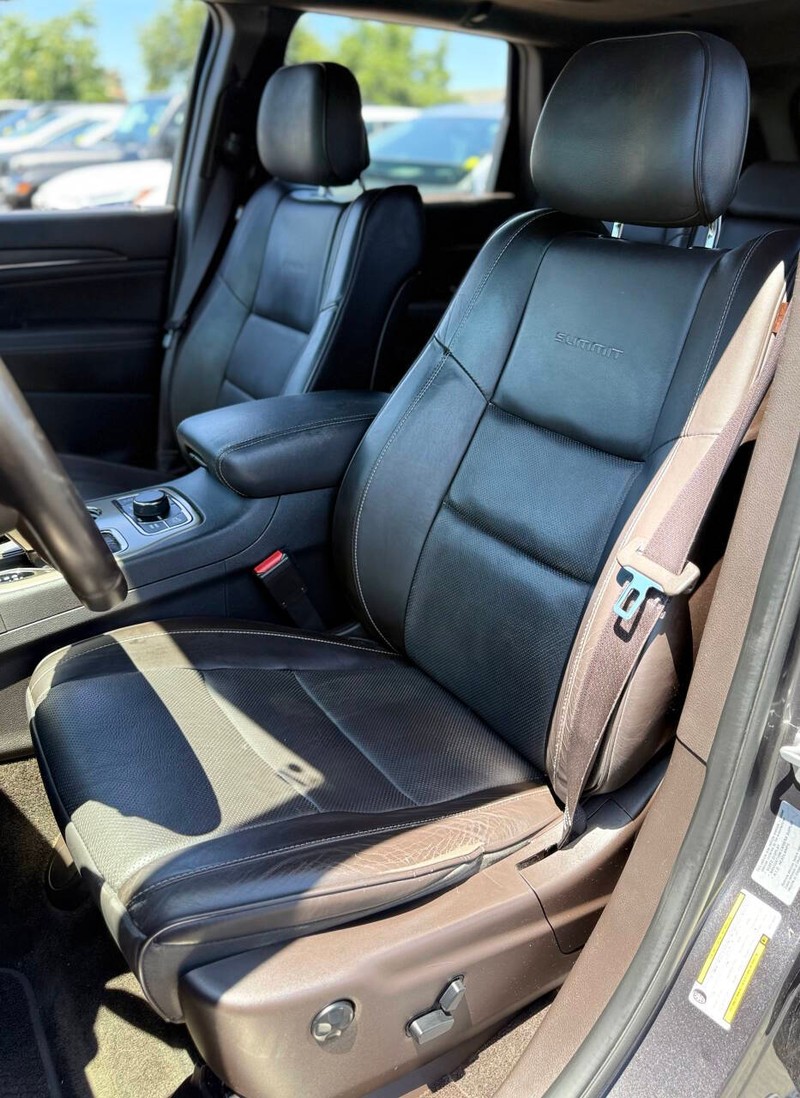 Jeep Grand Cherokee Vehicle Full-screen Gallery Image 11