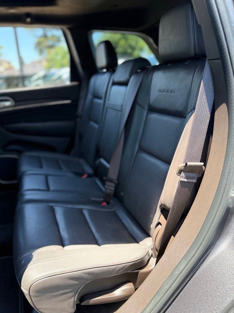 Jeep Grand Cherokee Vehicle Full-screen Gallery Image 13