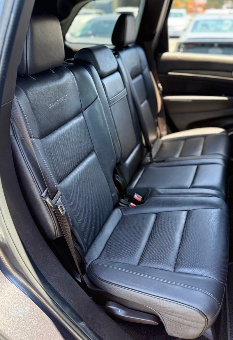 Jeep Grand Cherokee Vehicle Full-screen Gallery Image 14