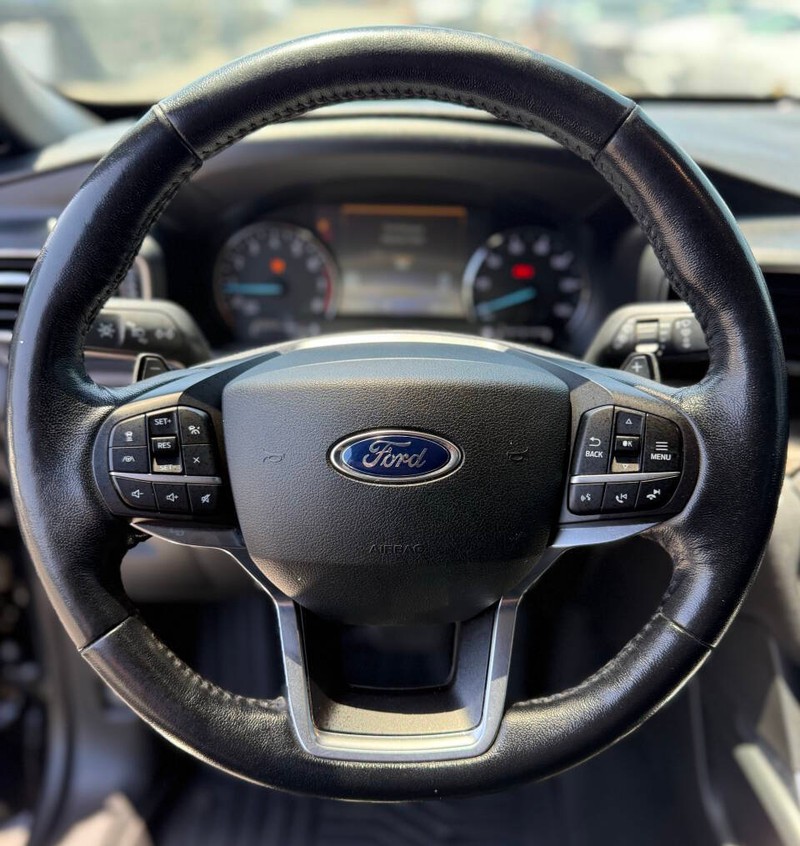 Ford Explorer Vehicle Full-screen Gallery Image 08