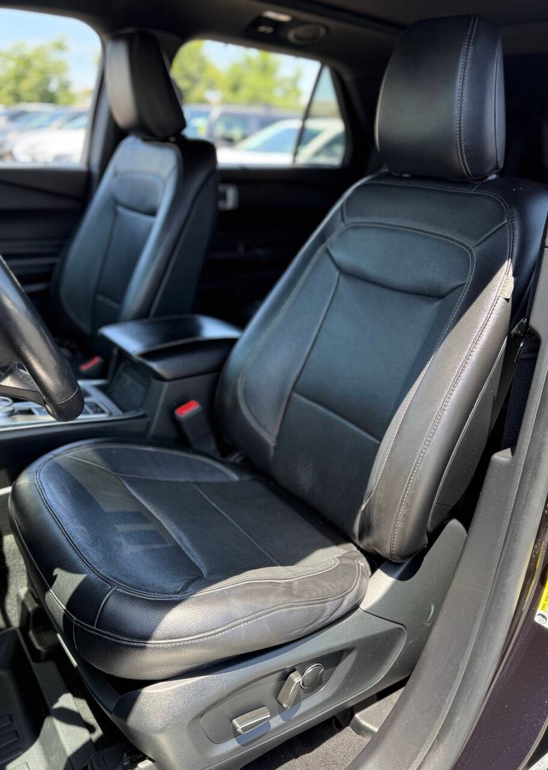 Ford Explorer Vehicle Full-screen Gallery Image 11