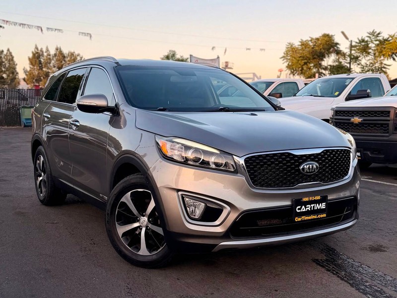 Kia Sorento Vehicle Full-screen Gallery Image 02
