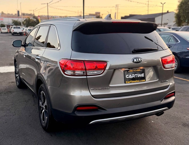 Kia Sorento Vehicle Full-screen Gallery Image 04