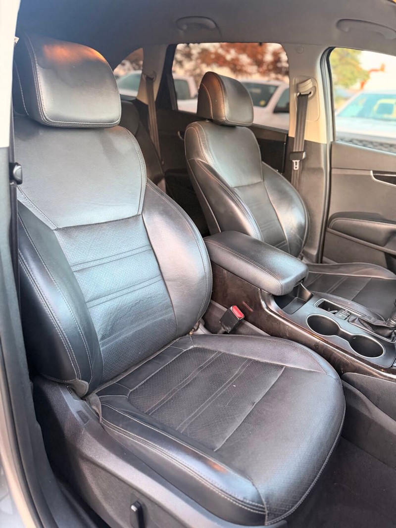 Kia Sorento Vehicle Full-screen Gallery Image 13