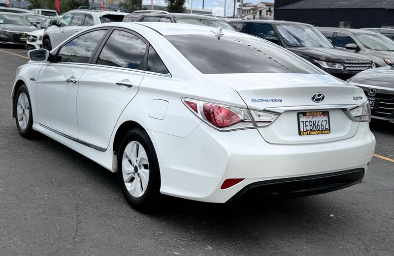 Hyundai Sonata Hybrid Vehicle Full-screen Gallery Image 08