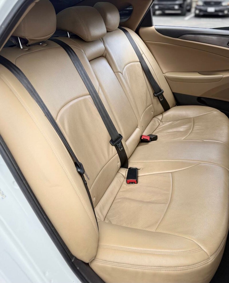 Hyundai Sonata Hybrid Vehicle Full-screen Gallery Image 15