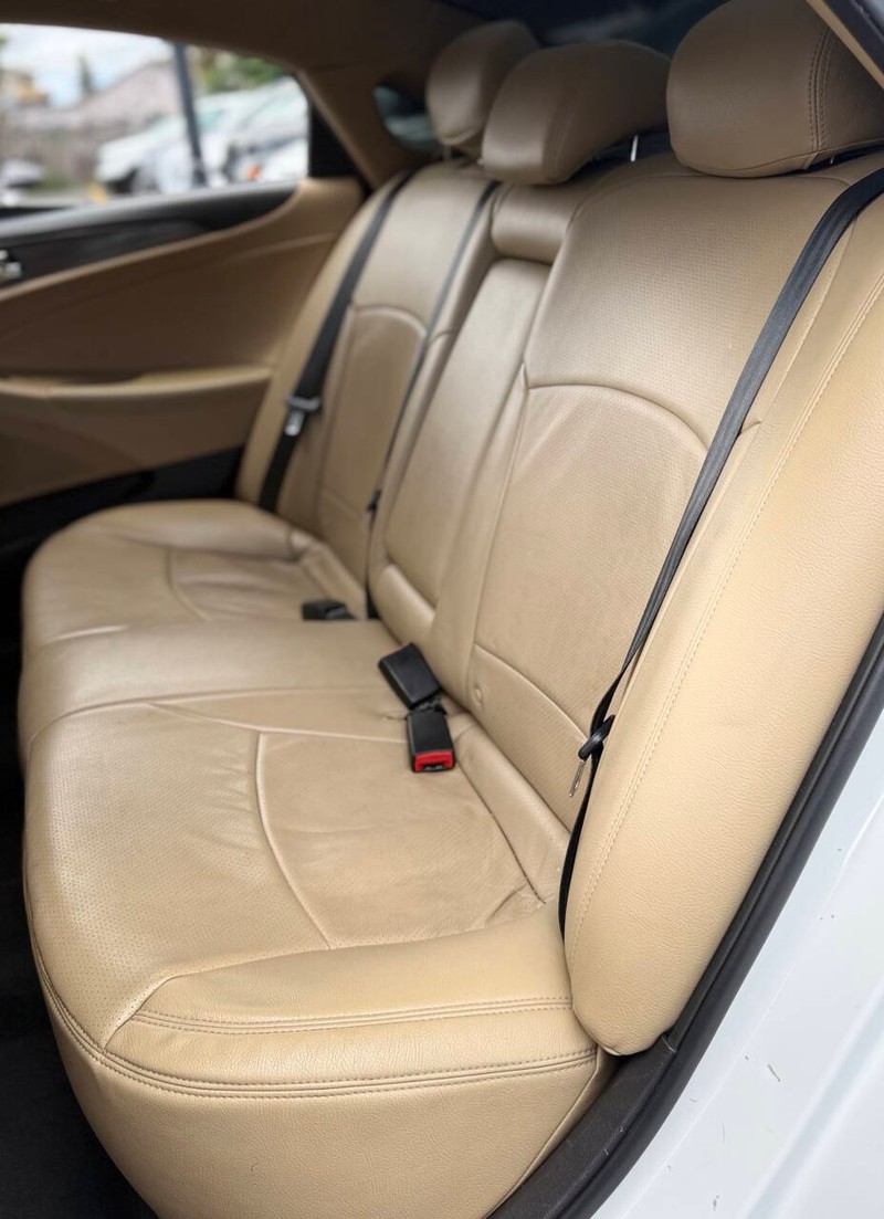 Hyundai Sonata Hybrid Vehicle Full-screen Gallery Image 16