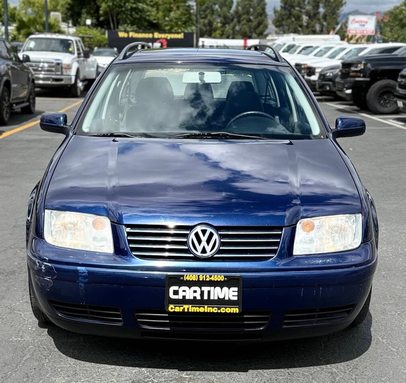 Volkswagen Jetta Vehicle Full-screen Gallery Image 02