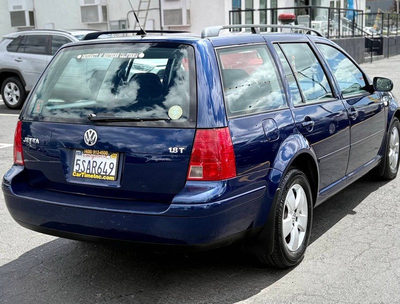 Volkswagen Jetta Vehicle Full-screen Gallery Image 06