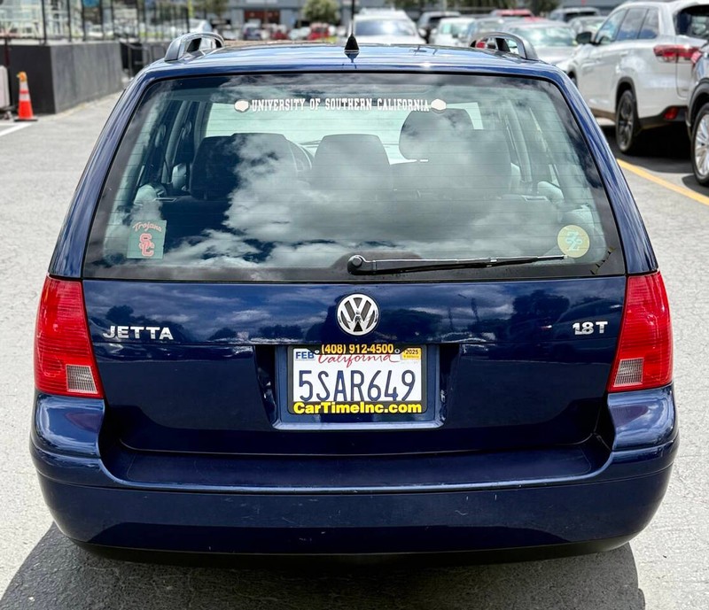 Volkswagen Jetta Vehicle Full-screen Gallery Image 07
