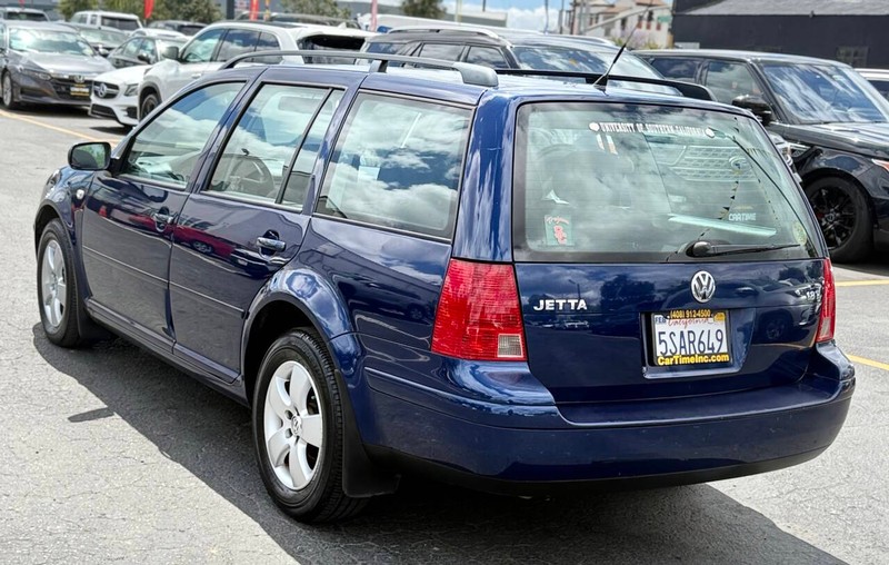 Volkswagen Jetta Vehicle Full-screen Gallery Image 08