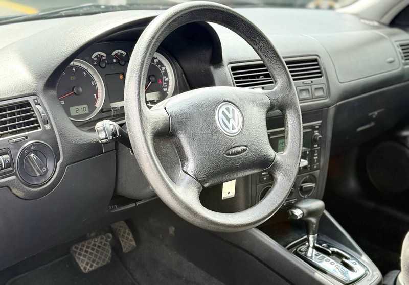 Volkswagen Jetta Vehicle Full-screen Gallery Image 09
