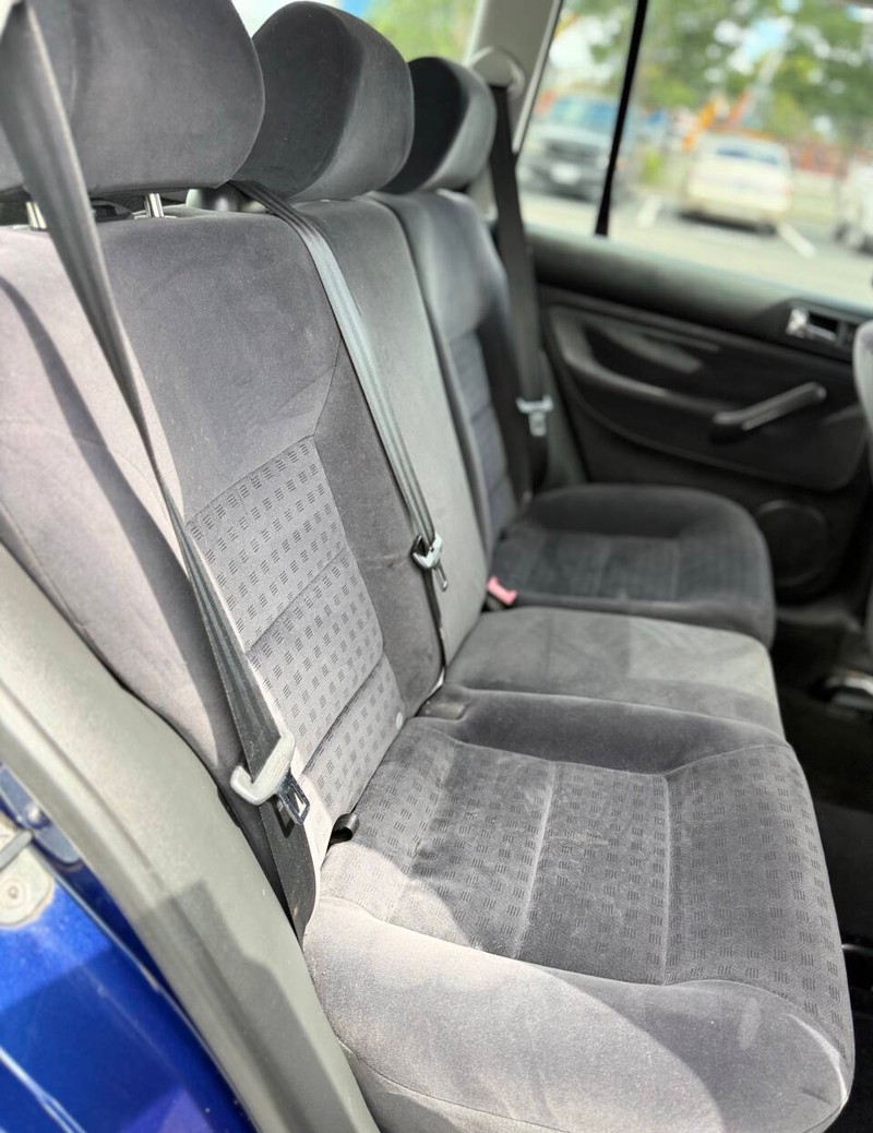 Volkswagen Jetta Vehicle Full-screen Gallery Image 15