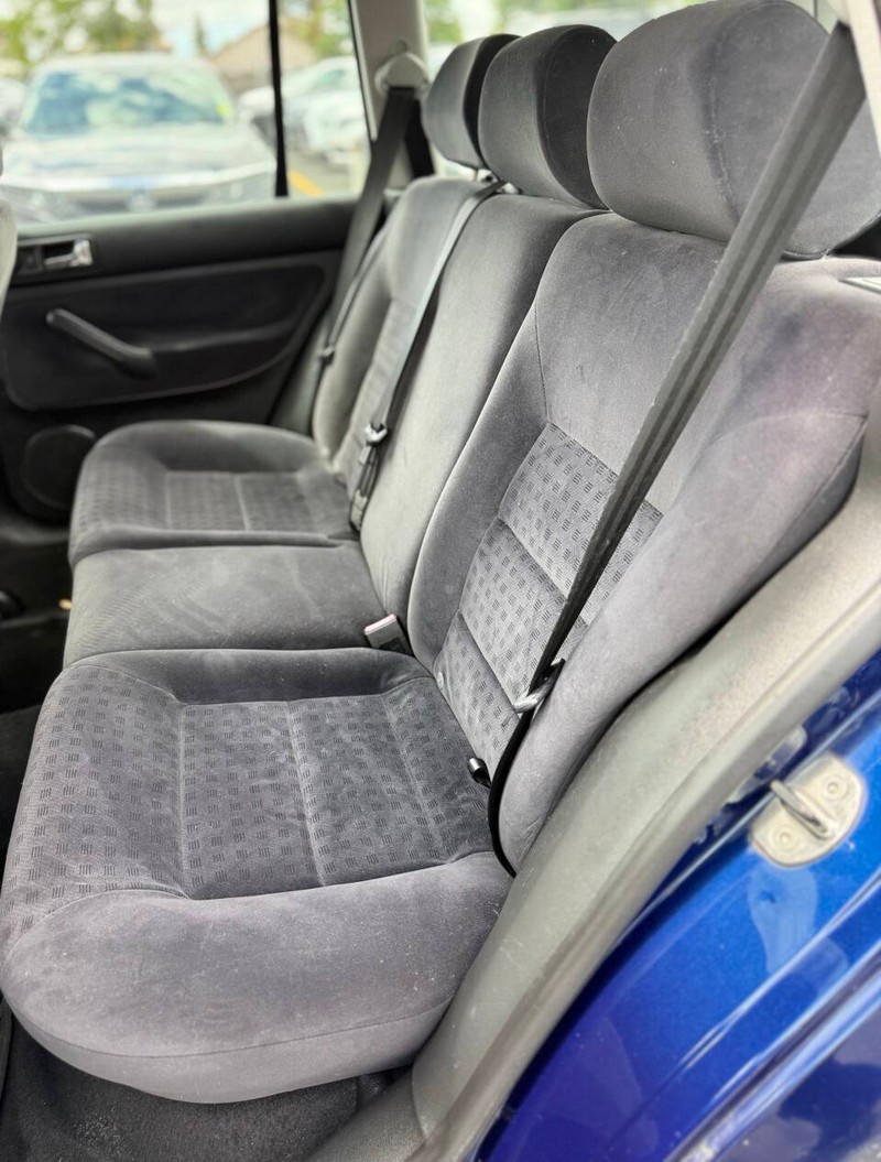 Volkswagen Jetta Vehicle Full-screen Gallery Image 16